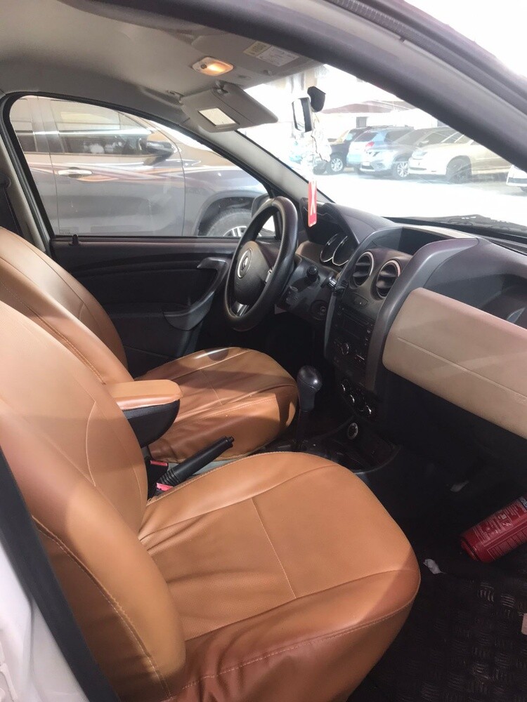 low km 4x4 duster in neat condition - 14