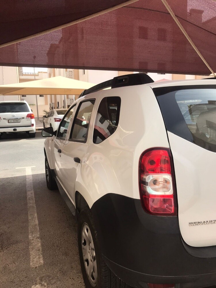 low km 4x4 duster in neat condition - 16