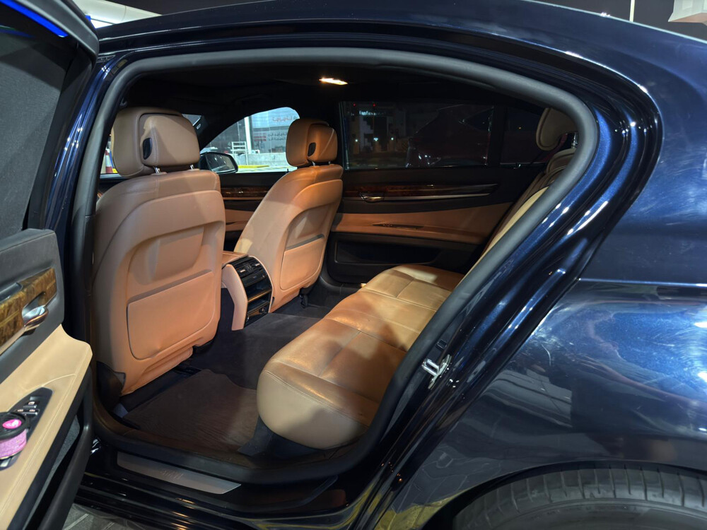 BMW 730Li 2015 (NEGOTIABLE) - 11