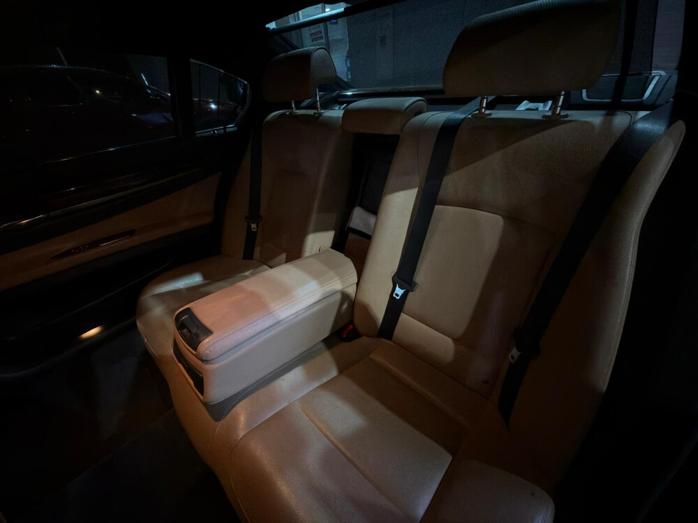 BMW 730Li 2015 (NEGOTIABLE) - 9