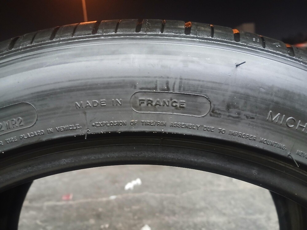 225/40/ZR18 or 265/40/ZR18 - 8