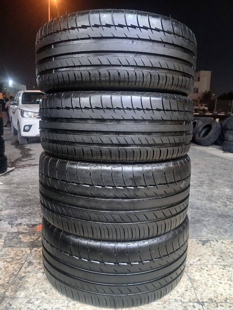225/40/ZR18 or 265/40/ZR18 - 2