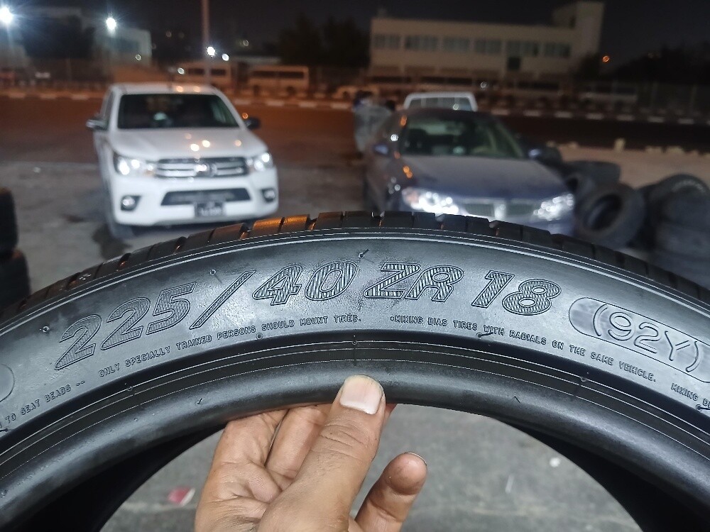 225/40/ZR18 or 265/40/ZR18 - 6