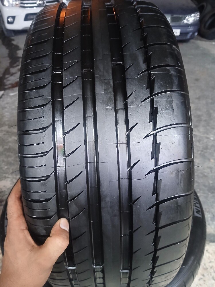 225/40/ZR18 or 265/40/ZR18 - 3