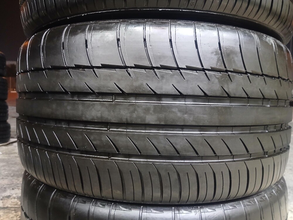 225/40/ZR18 or 265/40/ZR18 - 4