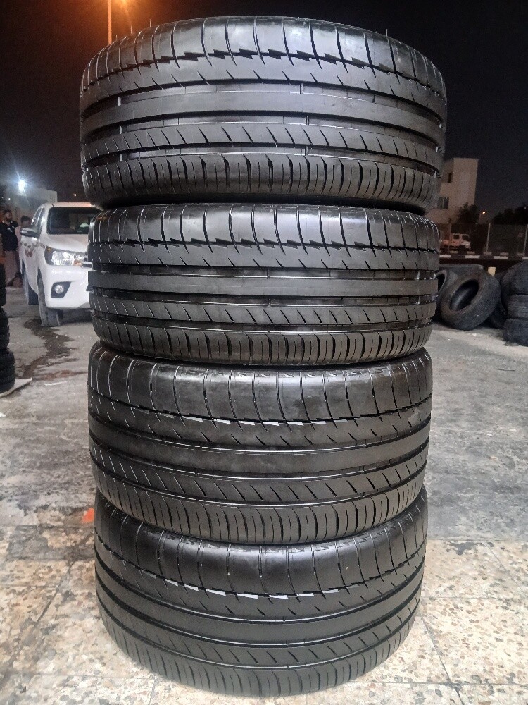 225/40/ZR18 or 265/40/ZR18 - 1