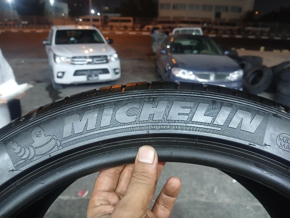 225/40/ZR18 or 265/40/ZR18 - 9