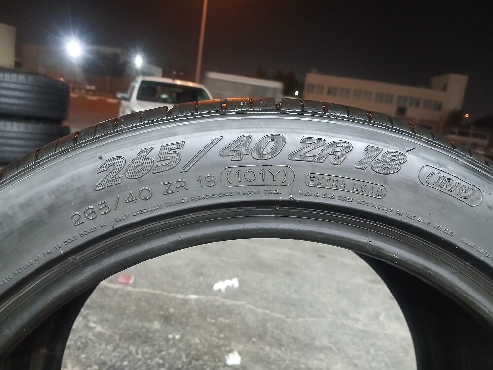 225/40/ZR18 or 265/40/ZR18 - 5