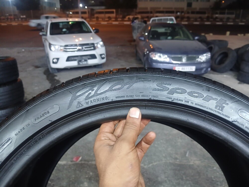 225/40/ZR18 or 265/40/ZR18 - 7