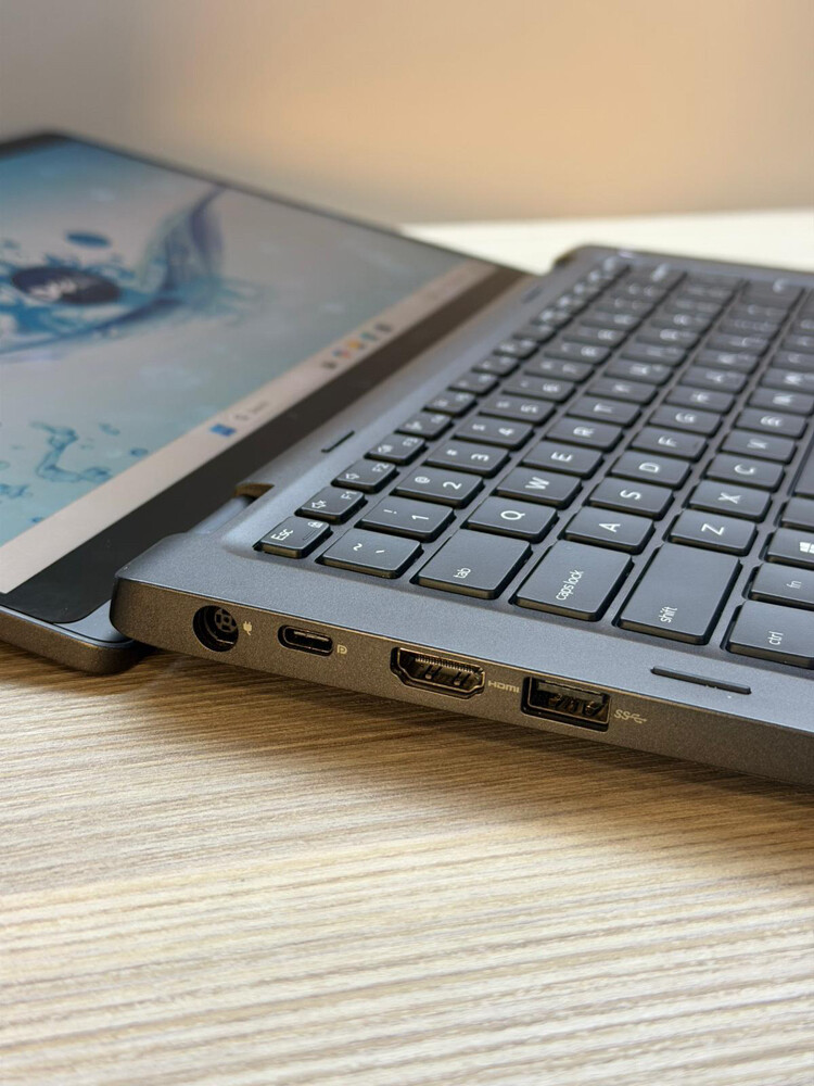 Dell Latitude 5300 2in1 - 2