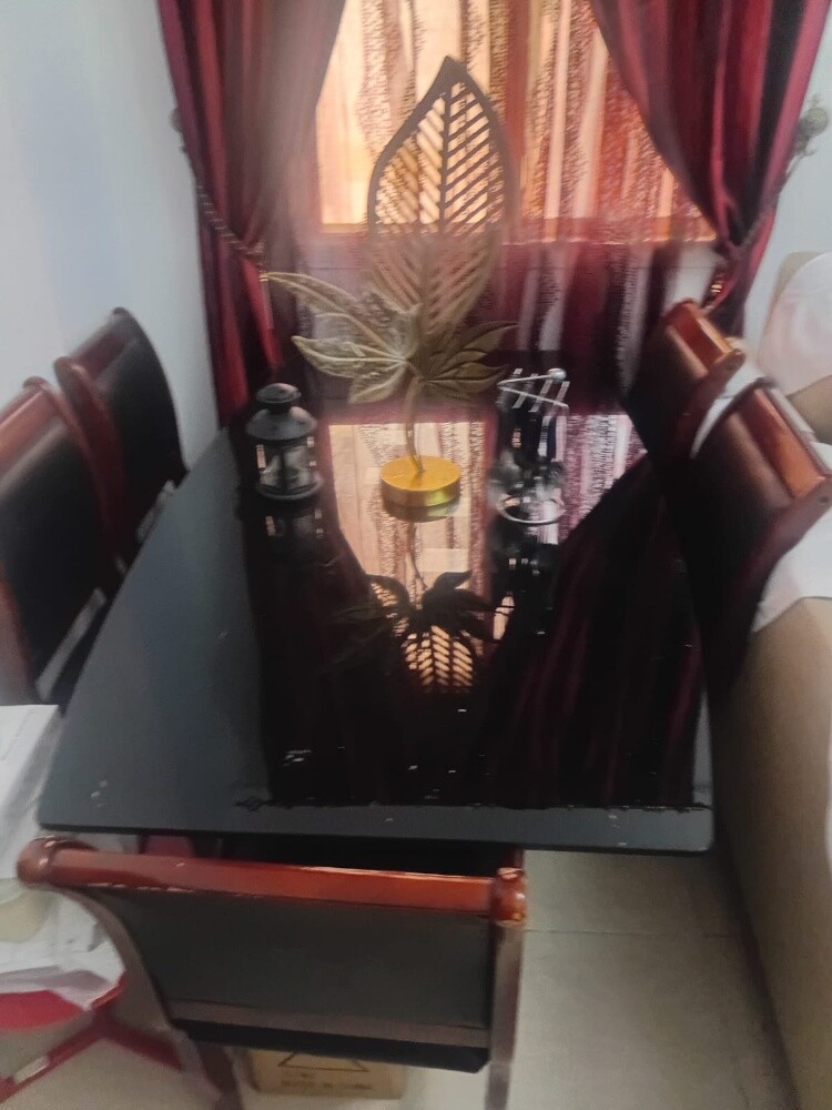 طاوله زجاج ماركه مع الكرسى - 29
