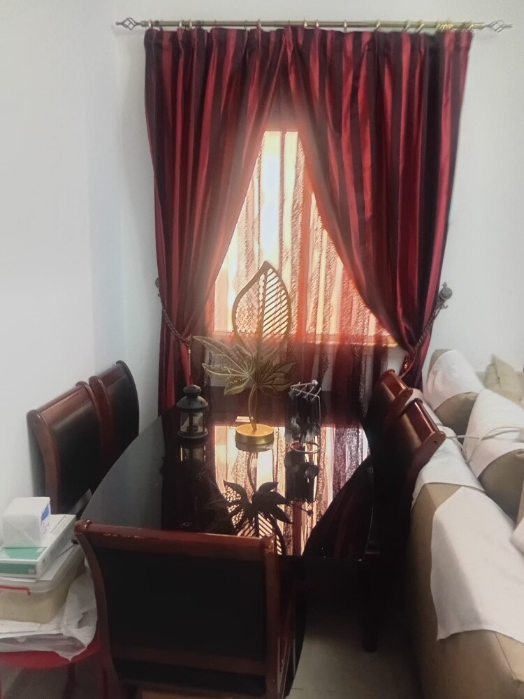 طاوله زجاج ماركه مع الكرسى - 30
