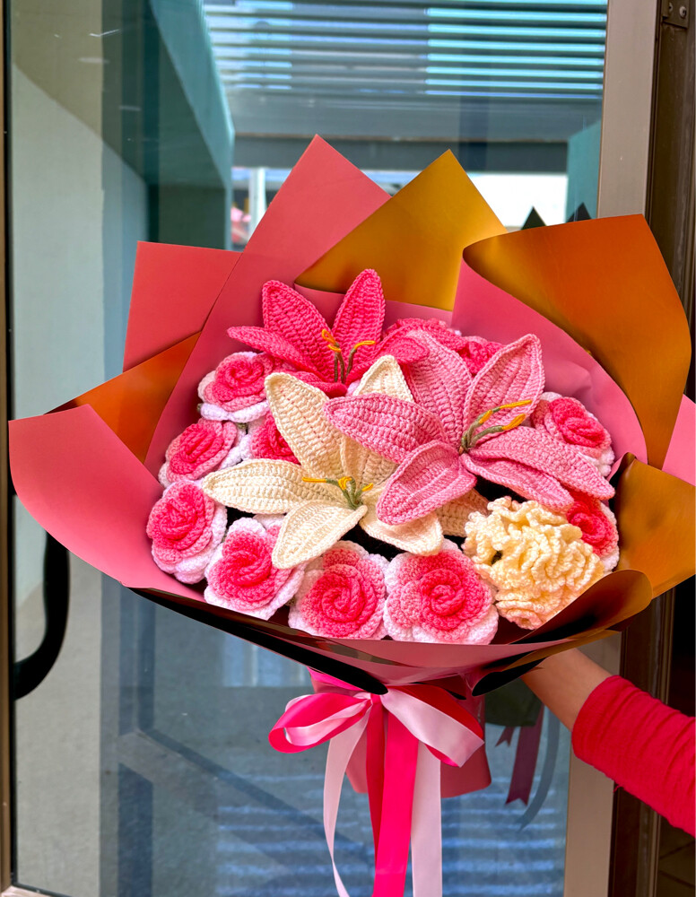 crochet lily and rose bouquet - 3