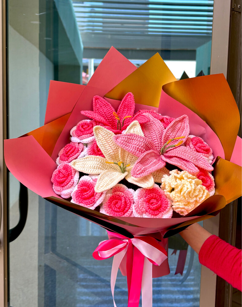 crochet lily and rose bouquet - 1