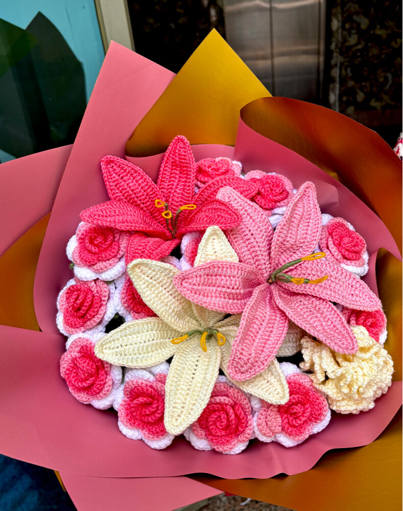 crochet lily and rose bouquet - 2