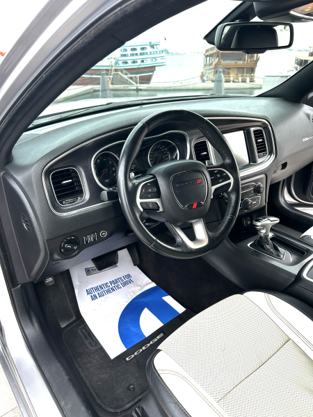 Dodge Charger R/T V8 - 10