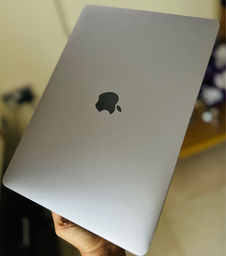 MacBook Air model A2337  - 3