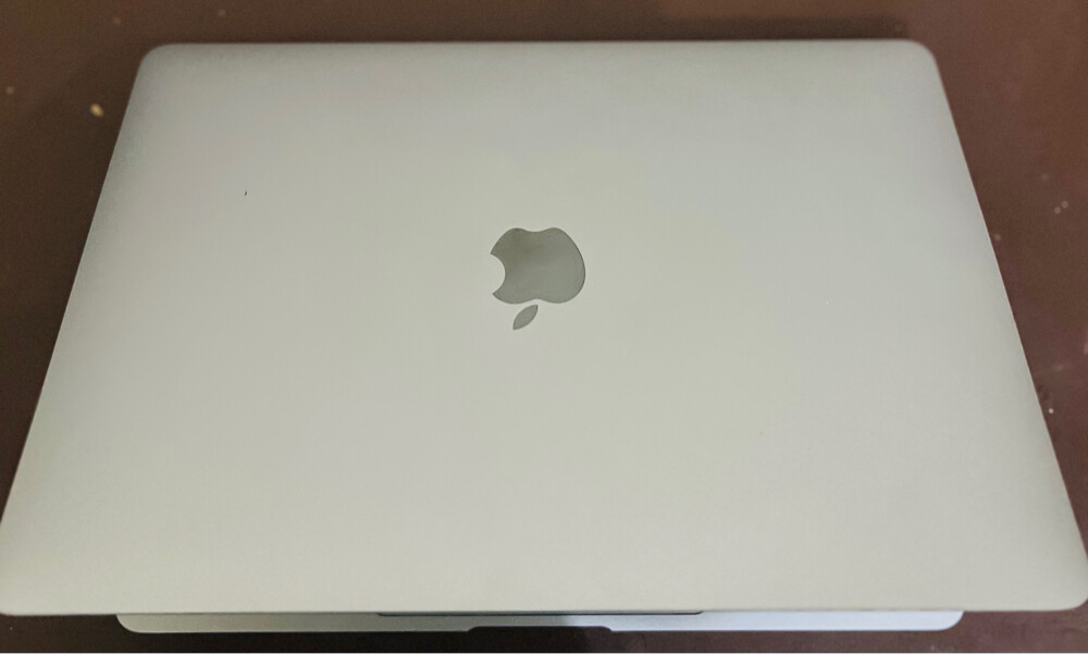 MacBook Air model A2337  - 8