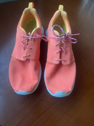 running shoes - 1