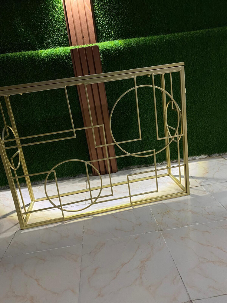 Tables and plates with colour gold - 1