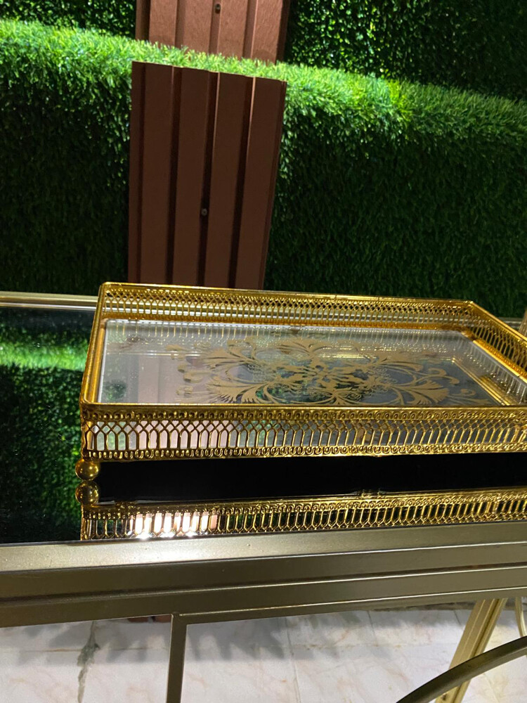 Tables and plates with colour gold - 10