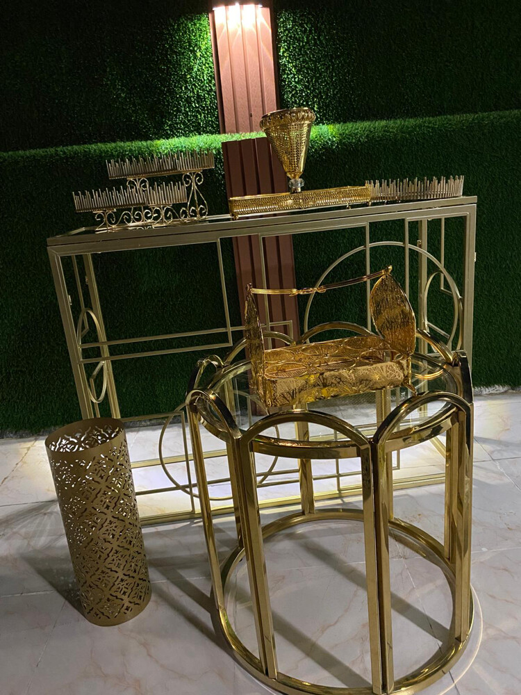 Tables and plates with colour gold - 9