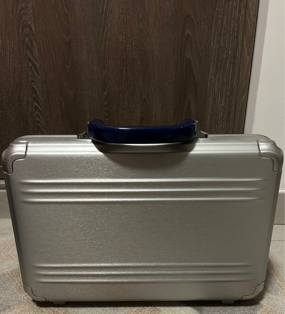 PREMIUM ALUMINUM SUITCASE - 3