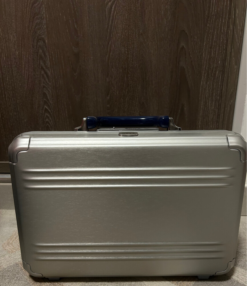 PREMIUM ALUMINUM SUITCASE - 2