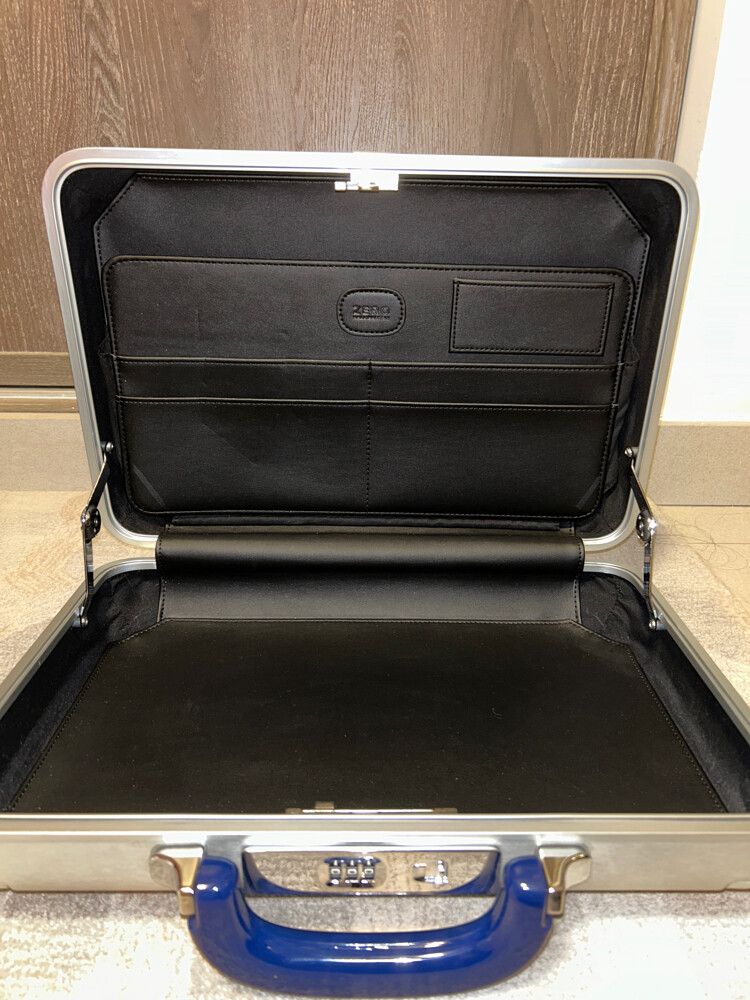 PREMIUM ALUMINUM SUITCASE - 1