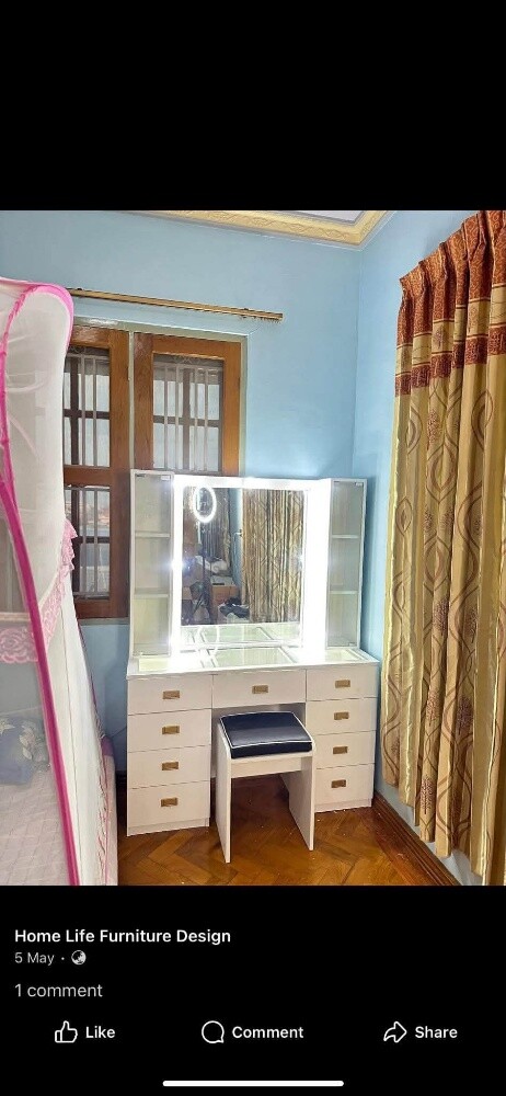 طاولة تزيين متاحة - 6