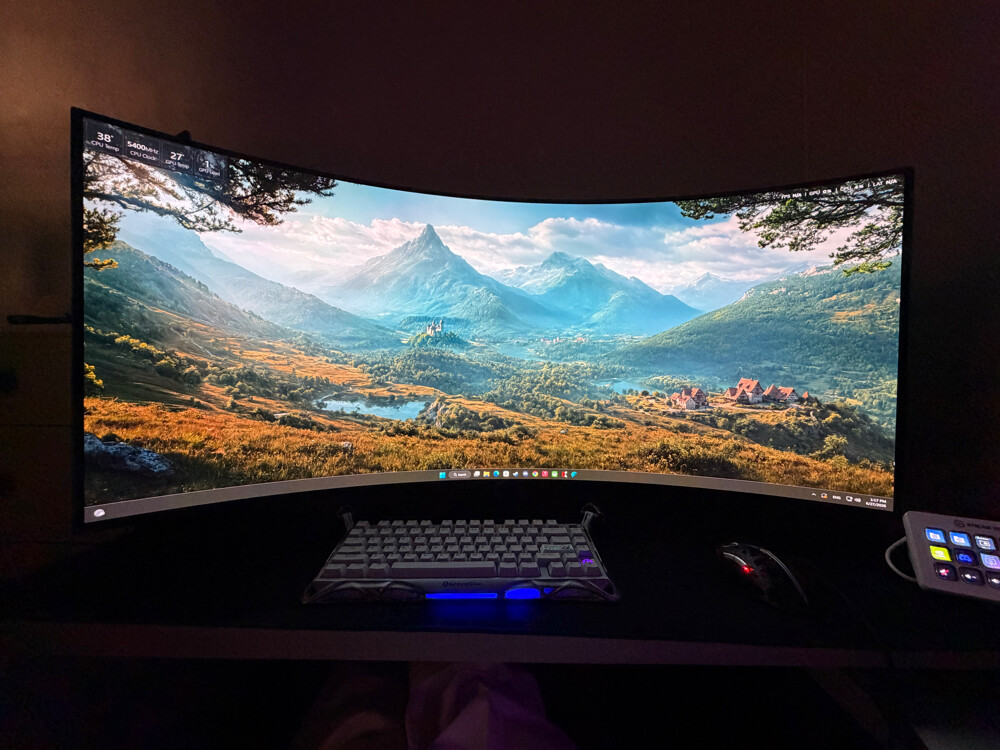 LG 45″ OLED 5K2K Monitor - 1