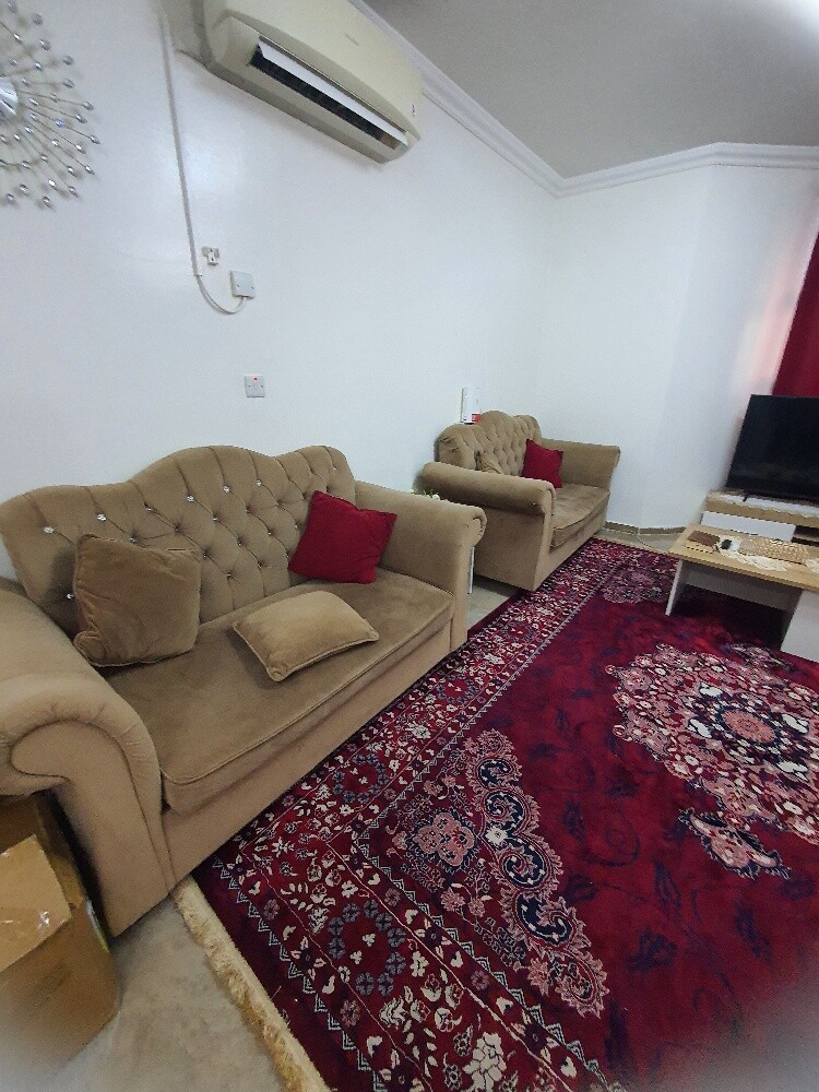 للبيع كنب و سجادة - 1