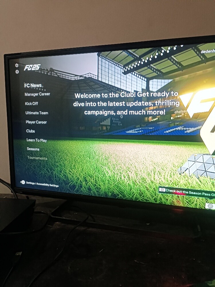 ps4 pro 1 TB in very good condition - 1