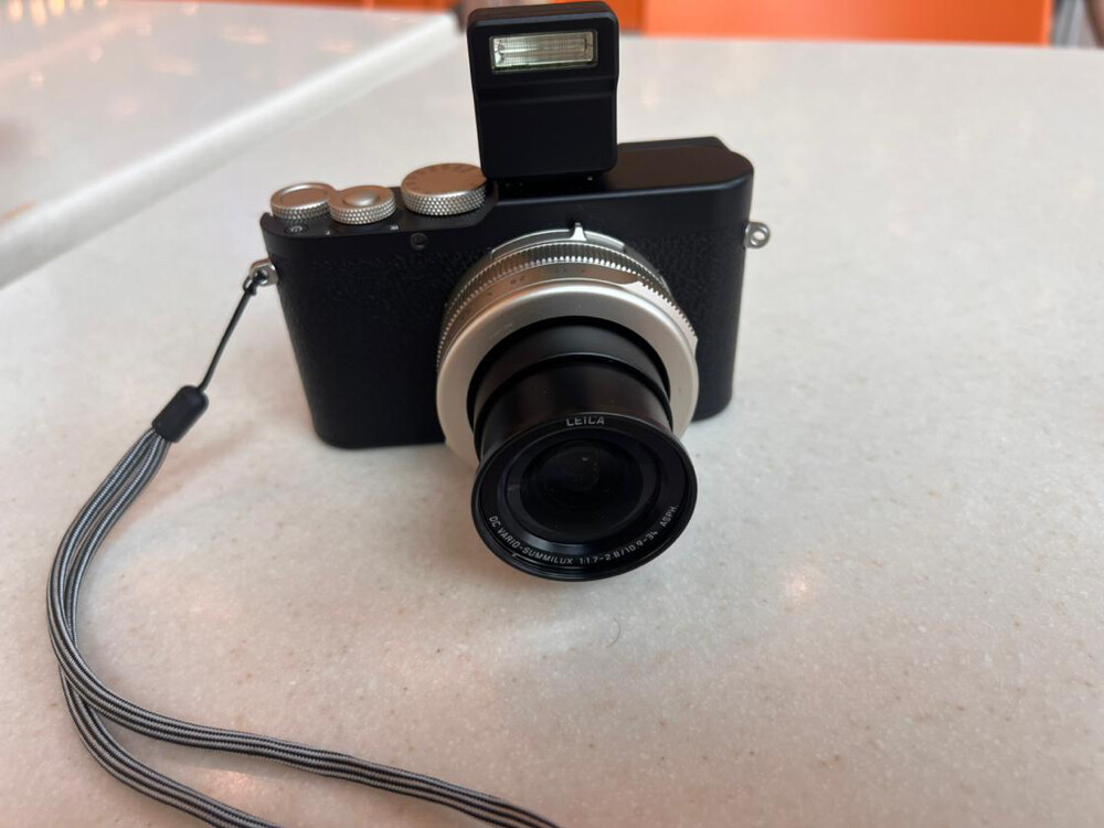 Leica D-Lux 8 -100 years limited - 13