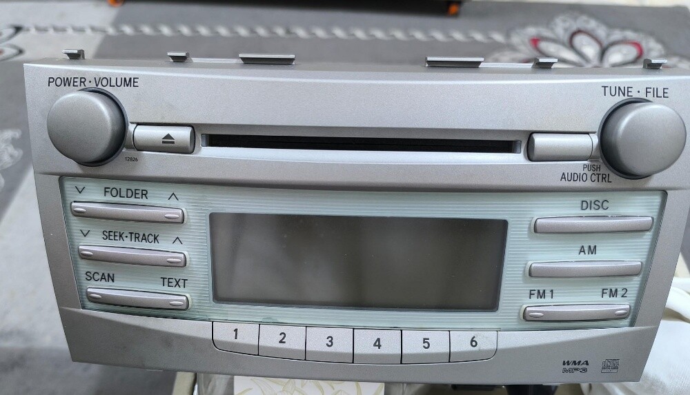 Original Toyota Camry CD player - 1