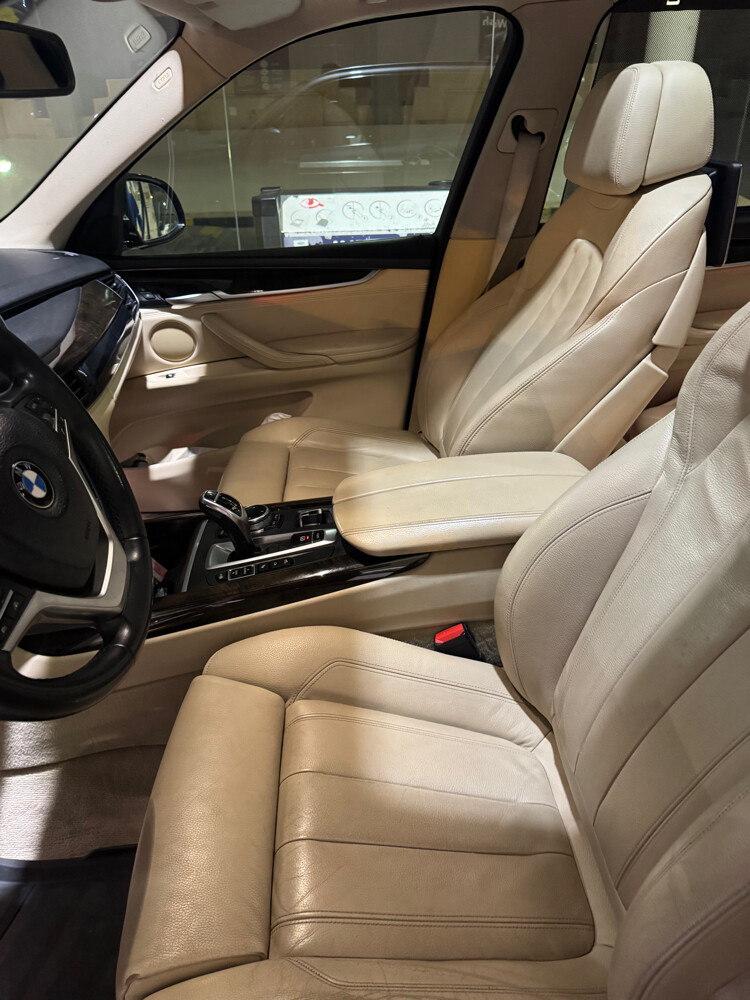 BMW X5 xDrive50i   - 7