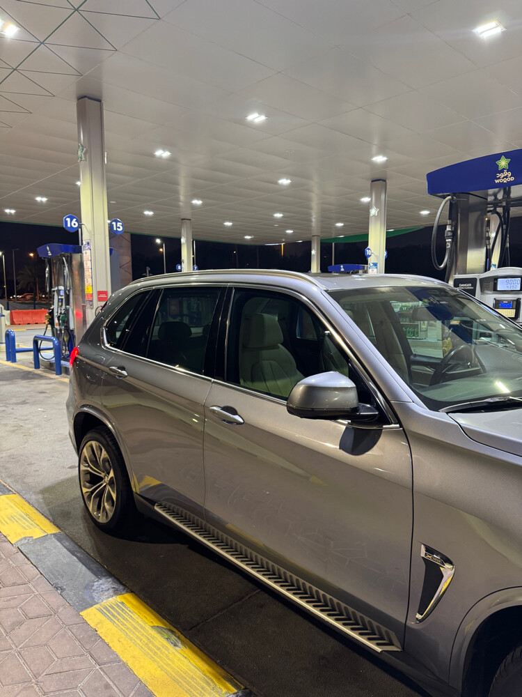 BMW X5 xDrive50i   - 12