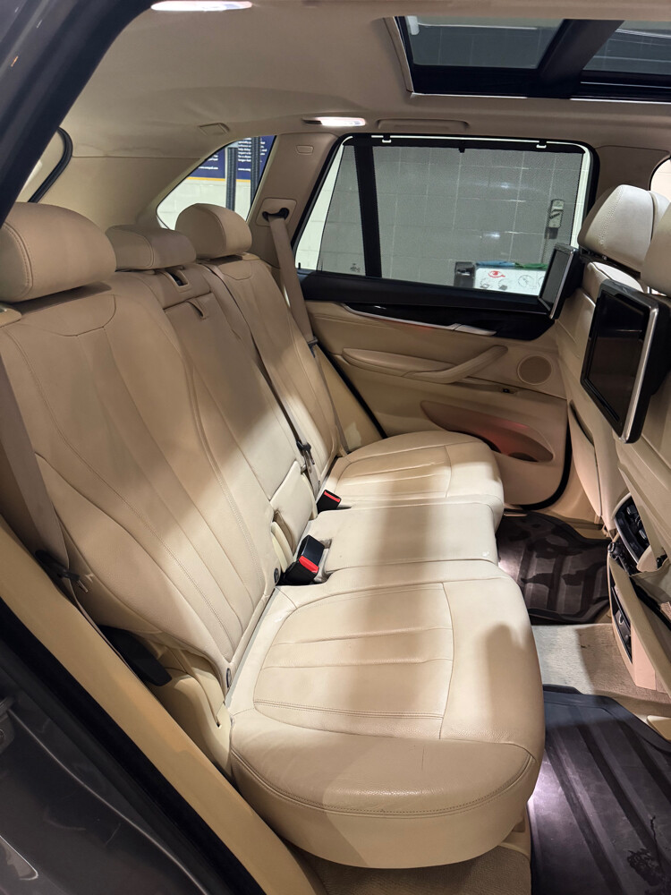 BMW X5 xDrive50i   - 6