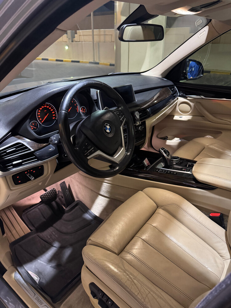 BMW X5 xDrive50i   - 5
