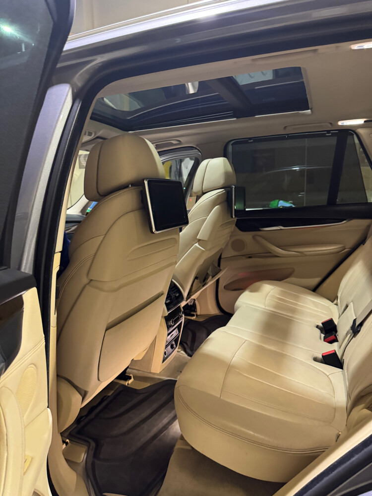 BMW X5 xDrive50i   - 2