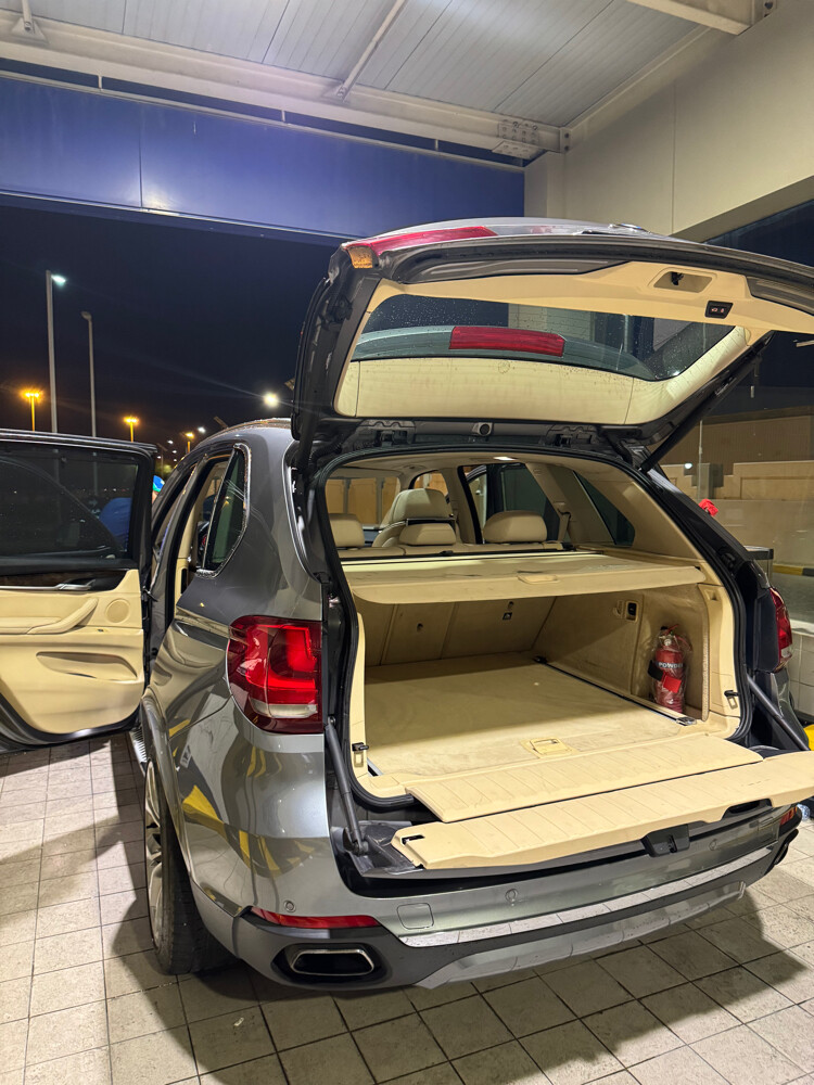 BMW X5 xDrive50i   - 9