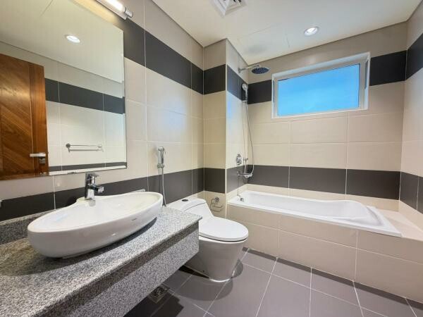 1BHK | BALCONY | POOL | MARINA - 3