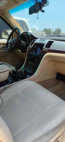 Cadillac Escalade  Well-Maintained - 4