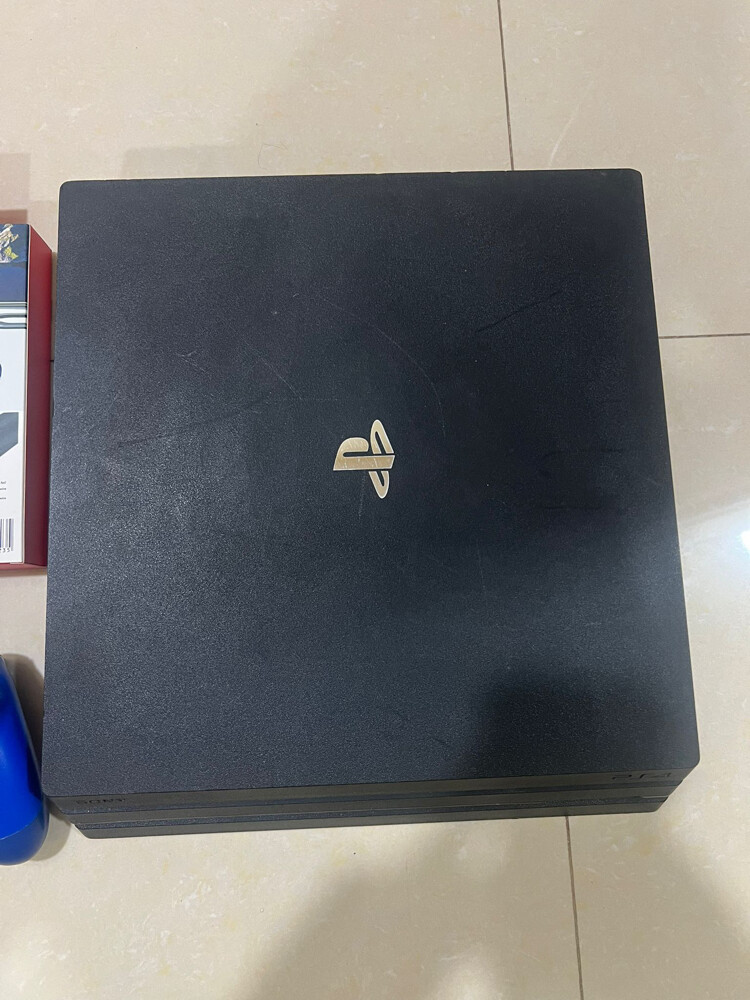 sony 4 Pro 1tb very clean - 6