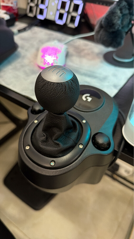 Logitech  - 2