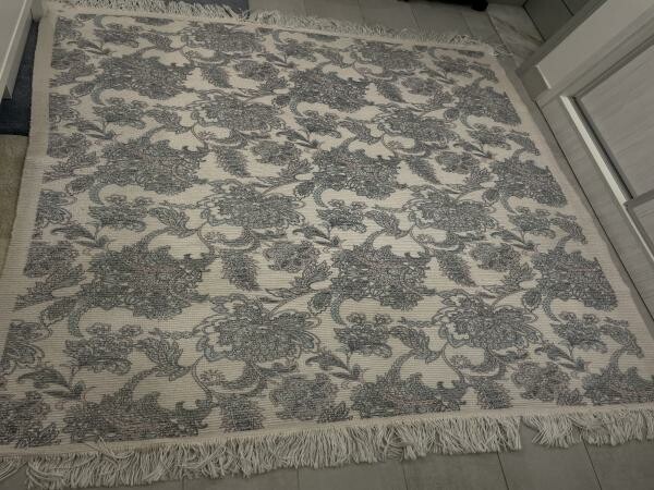 Elegant Rug for Sale - 1