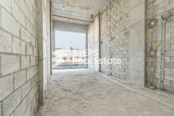 محل بدون تشطيب للإيجار - 7