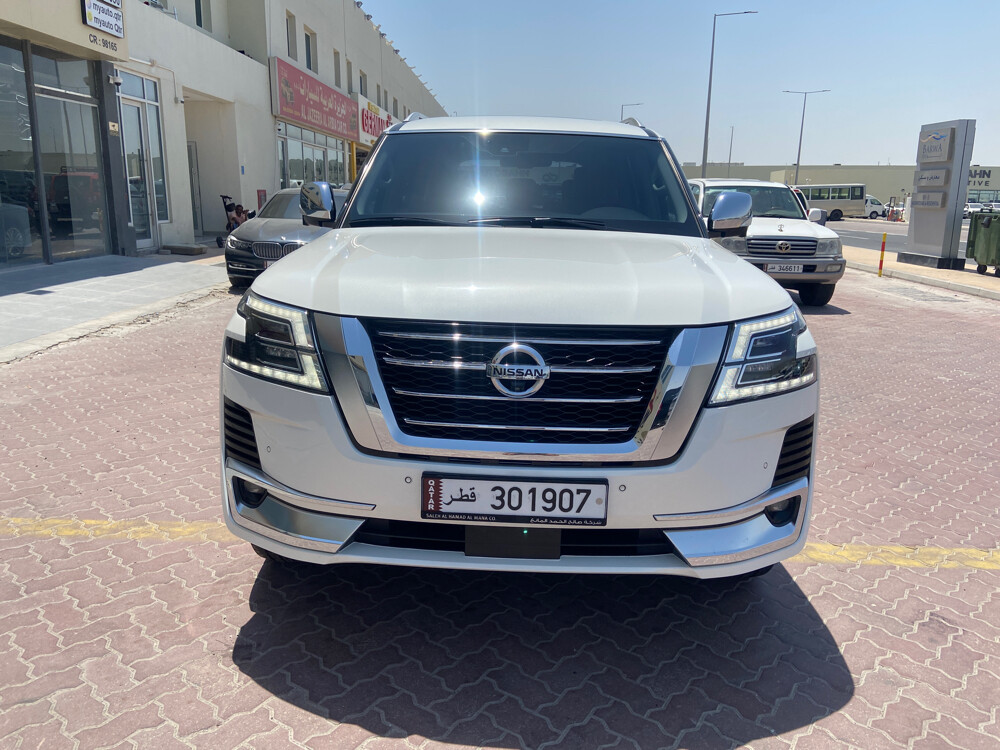 Nissan 2020 Platinum white  - 1