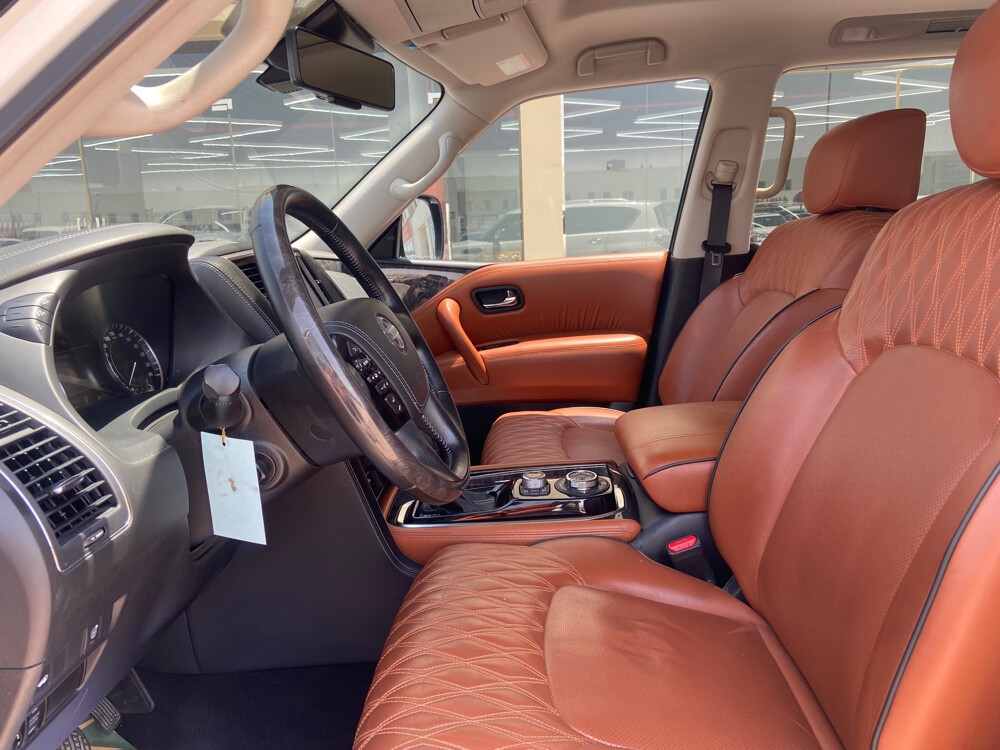 Nissan 2020 Platinum white  - 2