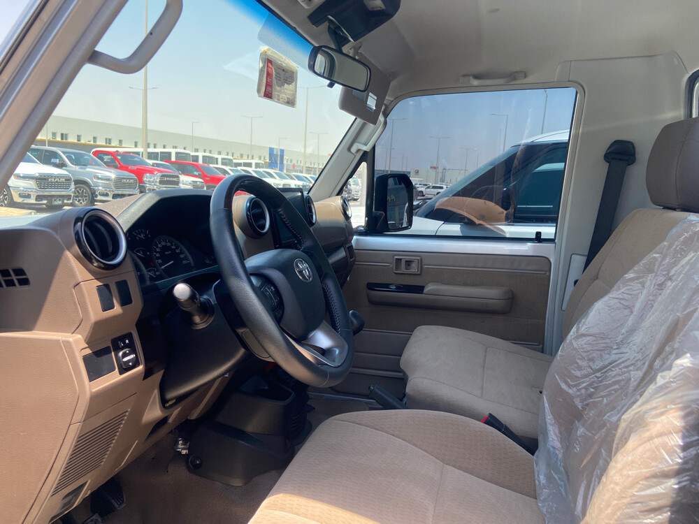 LX 2025 V6 silver  - 2